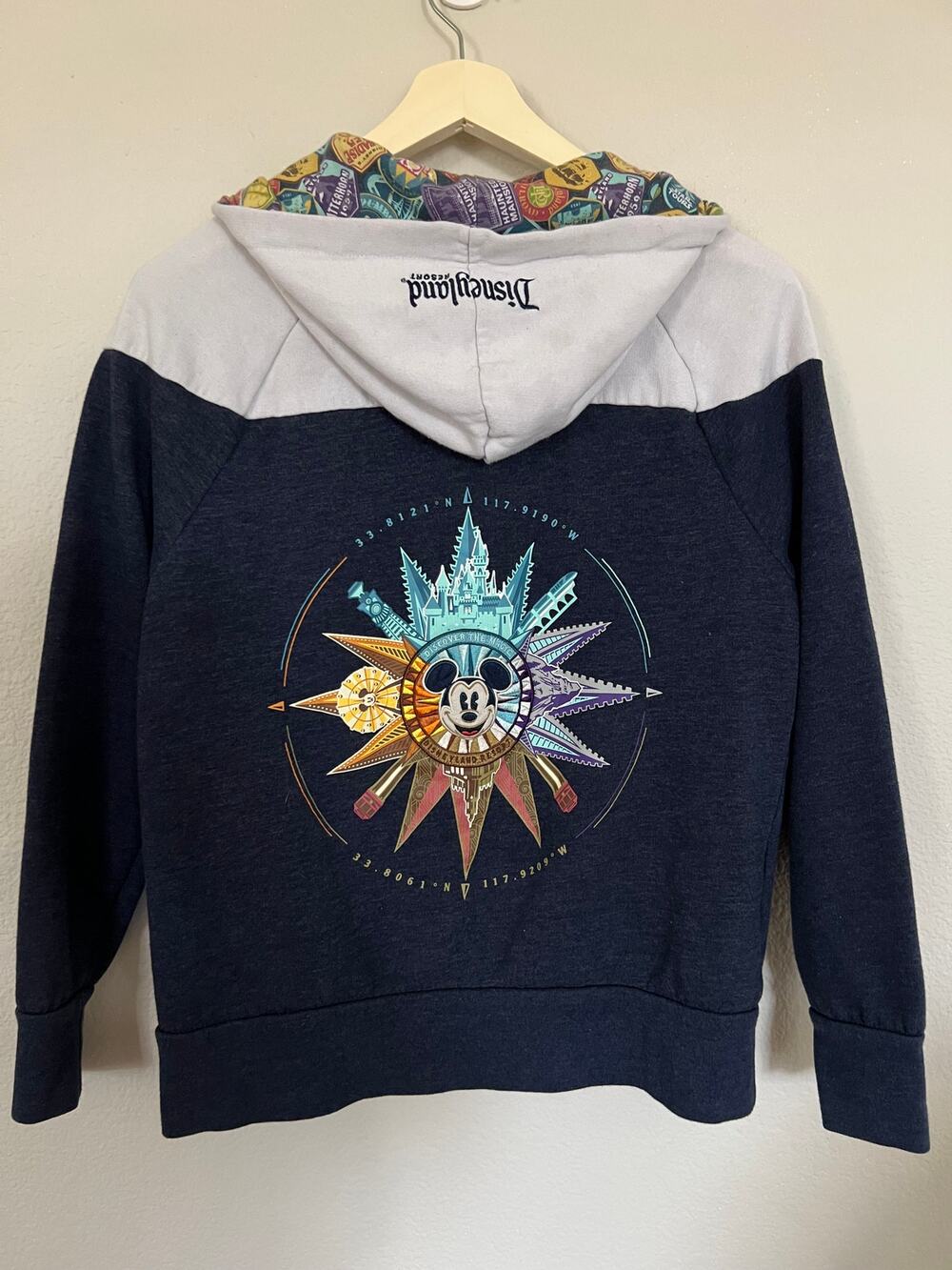 Disney Parks Disneyland Discover the Magic Zipper Hoodie Jacket Sz L